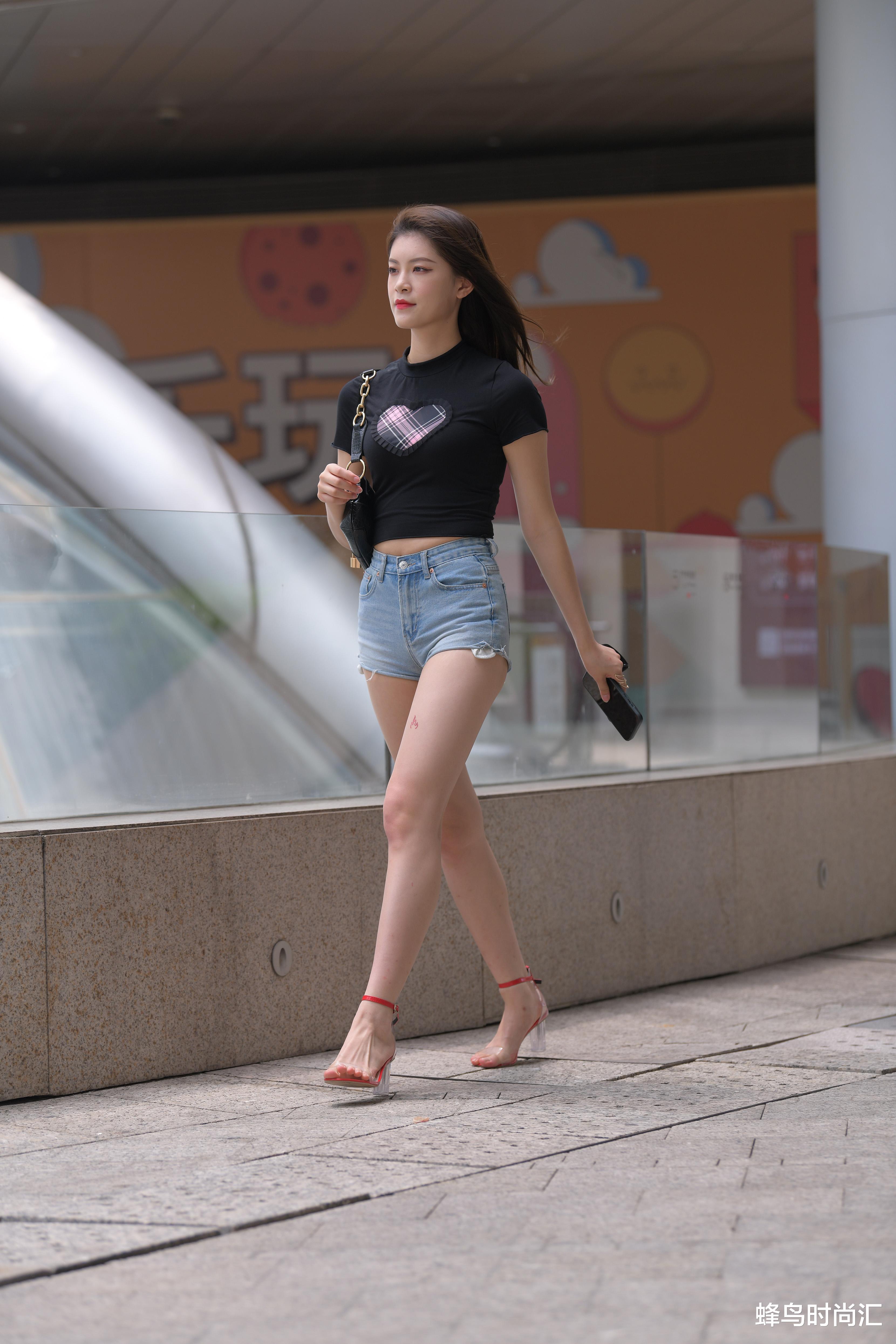 蜂鸟时尚汇 性感与时尚如何结合，美丽的她给你答案，太美了