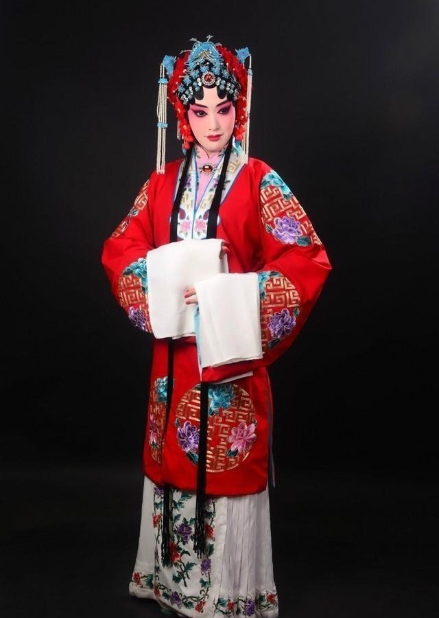 吴有情聊|京剧比基尼、京剧妆容暴露直播、京剧半裸摄影,这与京剧有关系吗