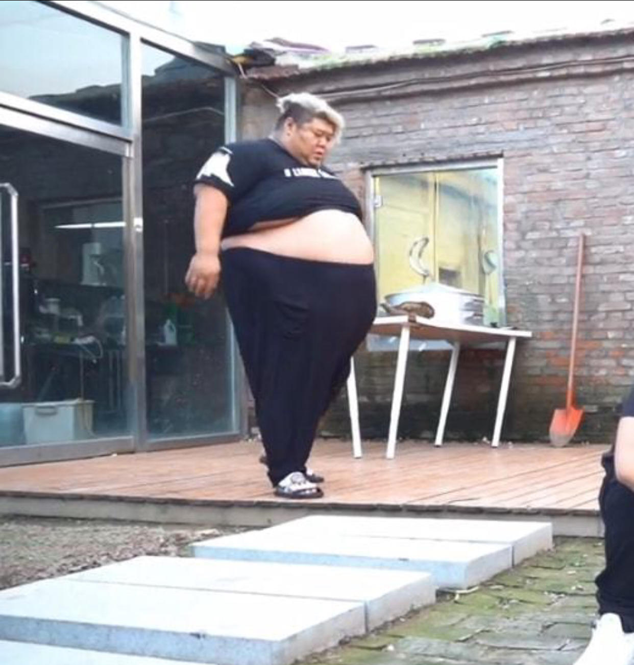 河北小伙300多斤,娶妻生子后,疯狂吃胖到560斤,月入几十万元