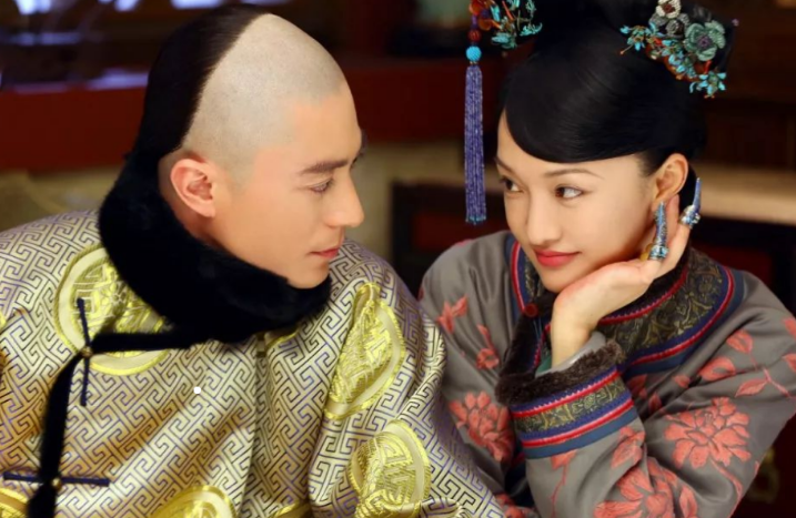 乾隆|乾隆皇帝病逝后，嘉庆皇帝如何对待乾隆的50多个妃子的？