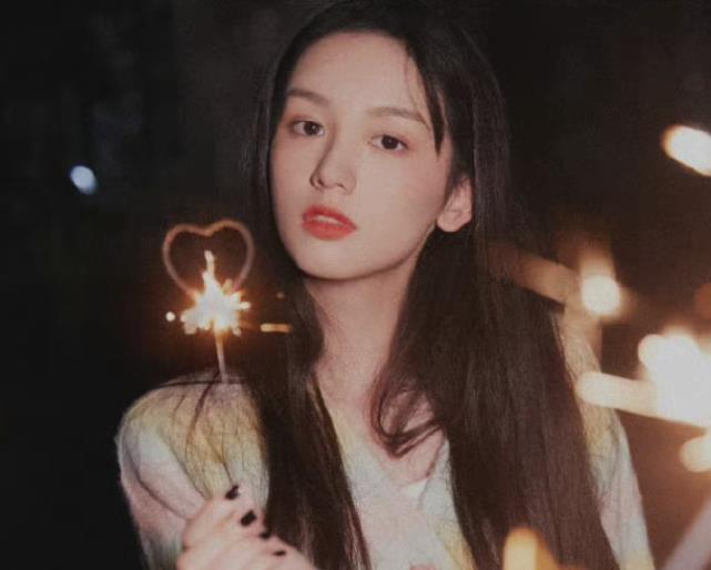 刘亦菲|周也父母神仙颜值引关注，当看到她姐姐，这才是周家的颜值巅峰