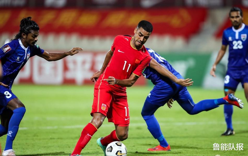 阿兰|阿兰首次先发差点演砸！一度错失必进球，破门救赎后兴奋握拳庆祝