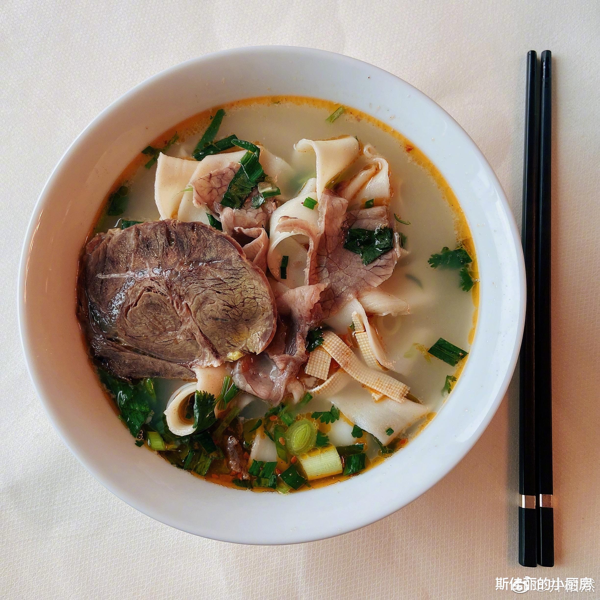 井柏然|井柏然日常美食晒圈火了，获得78多万点赞，网友：要组团去蹭饭