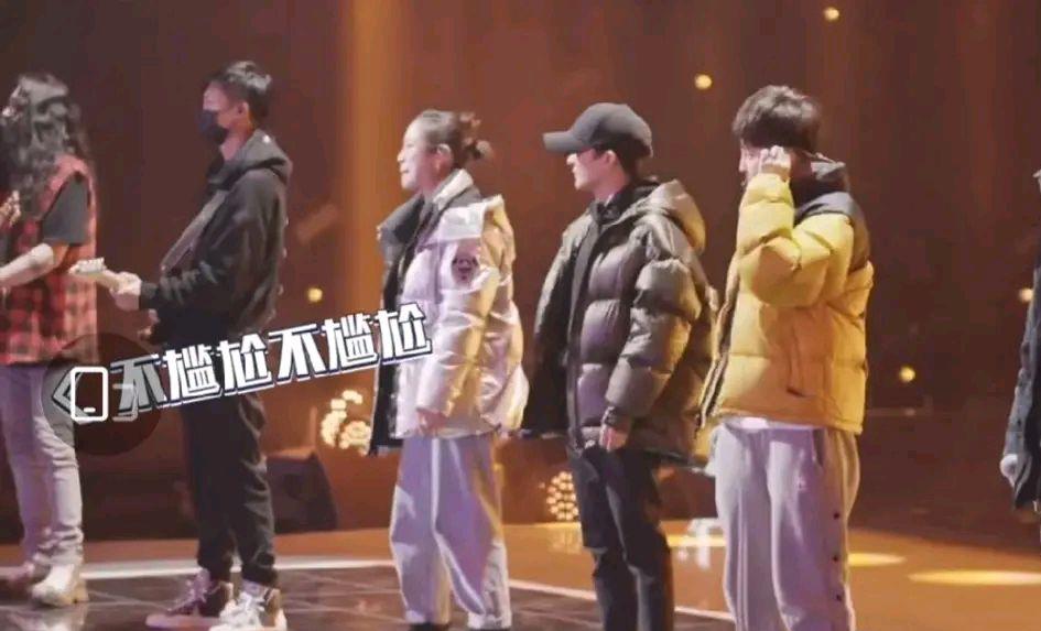 周深|张小斐暴露了贾玲的失落？周深太可爱了？跨年晚会杨紫惊艳亮相？