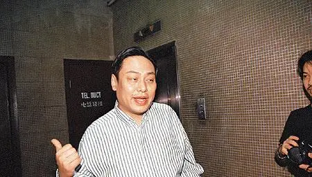 娱乐圈|她曾为嫁入豪门抛弃吴京，脚踏两只豪船翻车，如今沦落成鱼贩子