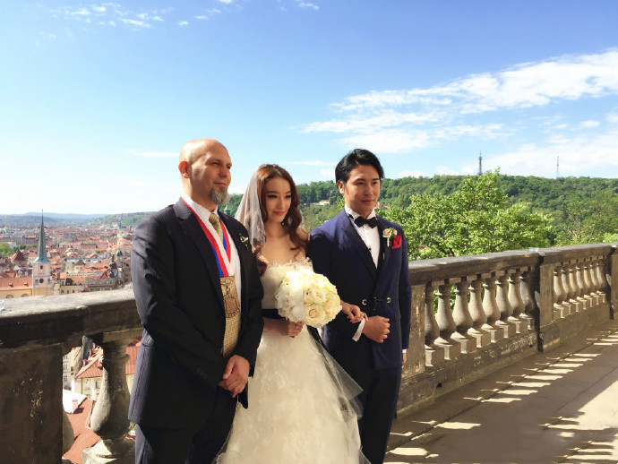 欧弟|欧弟官宣与结婚6年的郑云灿离婚，当初离开《天天向上》埋下伏笔