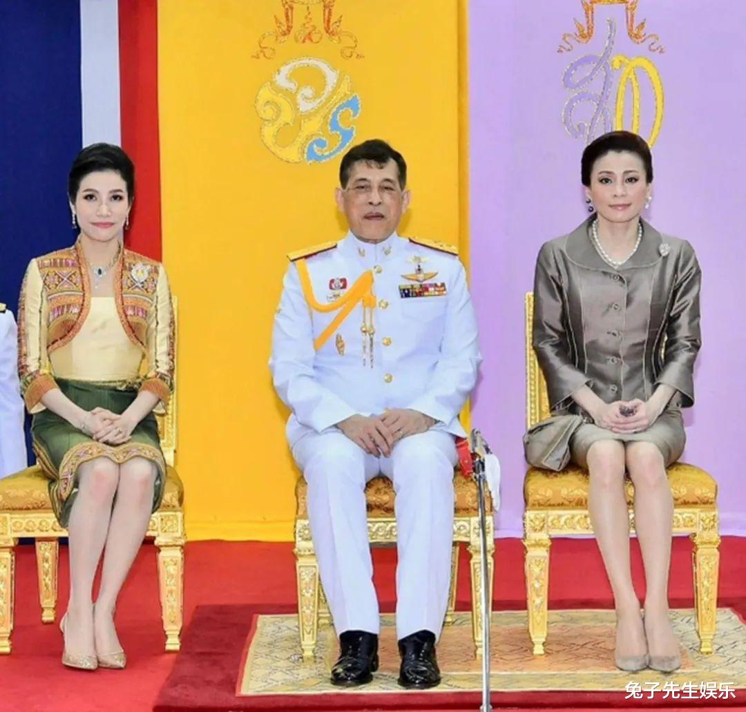 诗妮娜|诗妮娜善于抓时机抢镜头，随泰王回国祭祀，穿紫色套装秀魔鬼身材