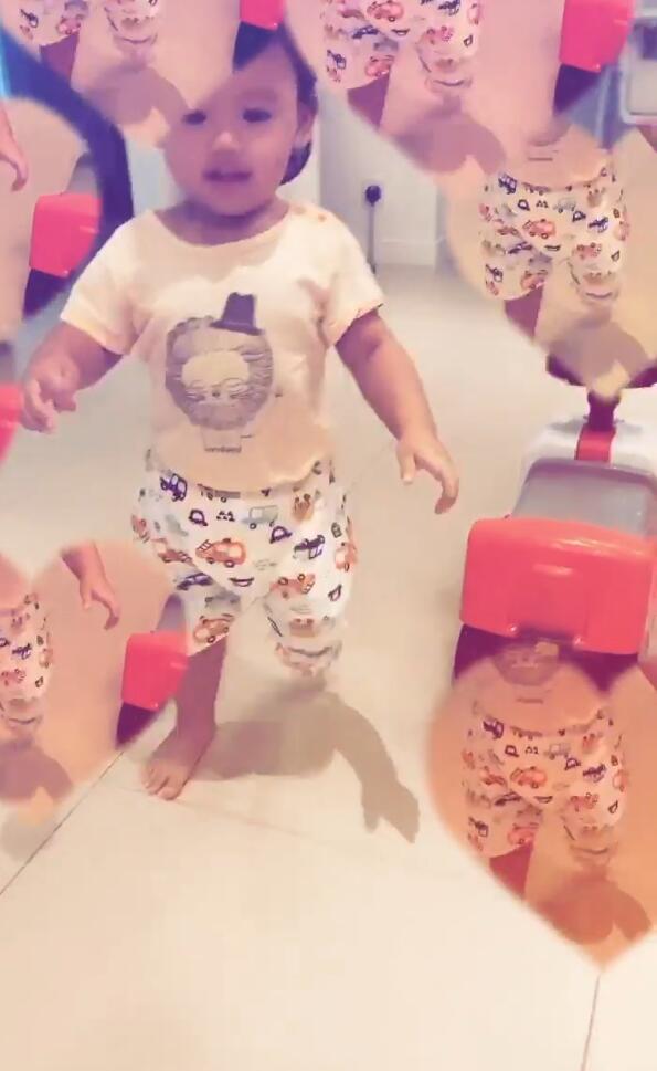 张柏芝|41岁张柏芝活动生图曝光,脸部僵硬眼袋重,皮肤黝黑有点认不出