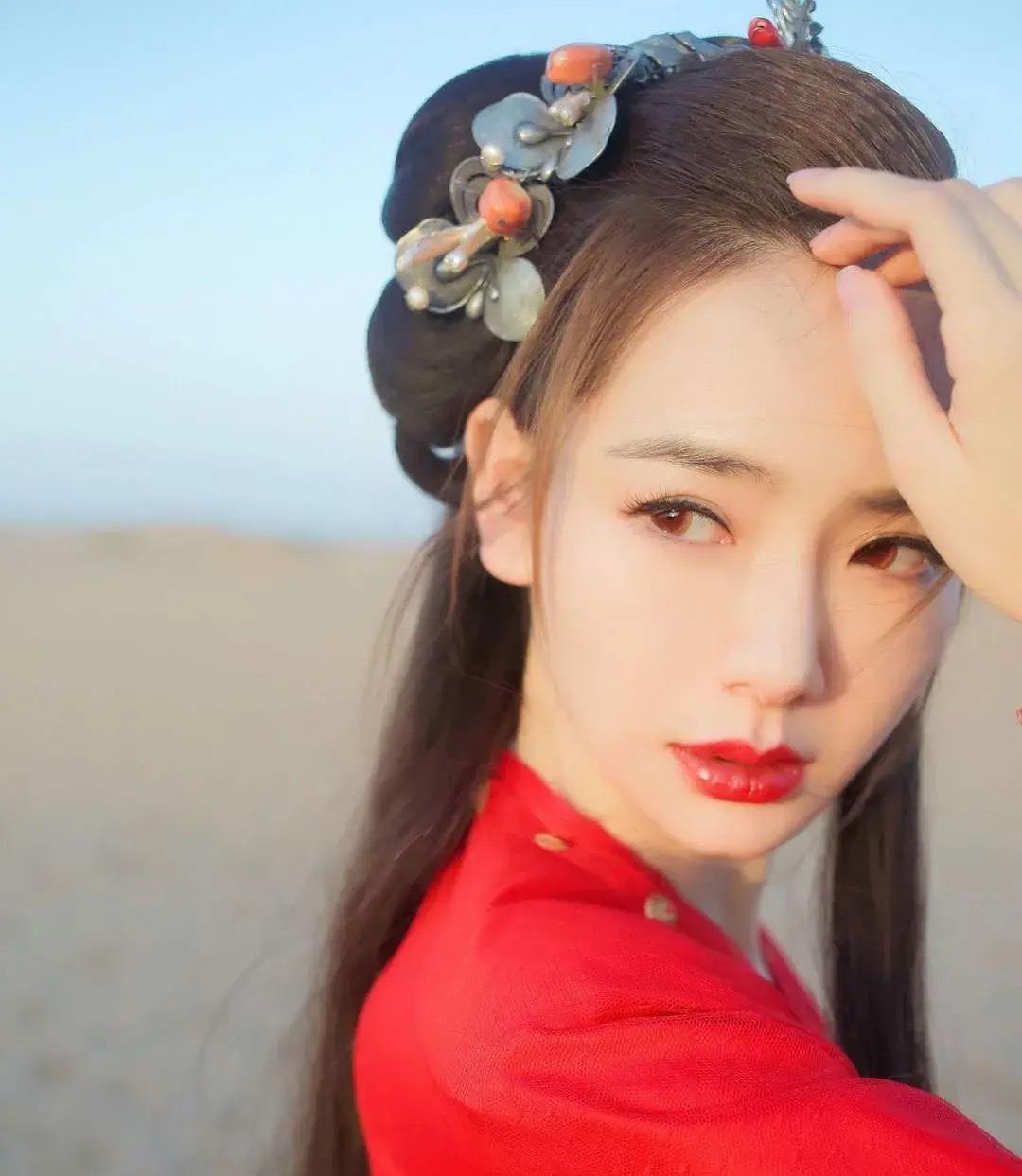 戚薇|坐拥李承铉这么酷炫的丈夫，难怪戚薇不“惦记”王思聪那点银子