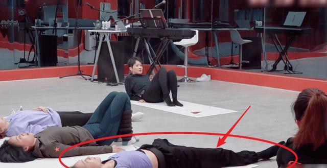 王鸥|王鸥:王鸥躺下来时,差异也太明显,这也太苗条了吧看不下去?