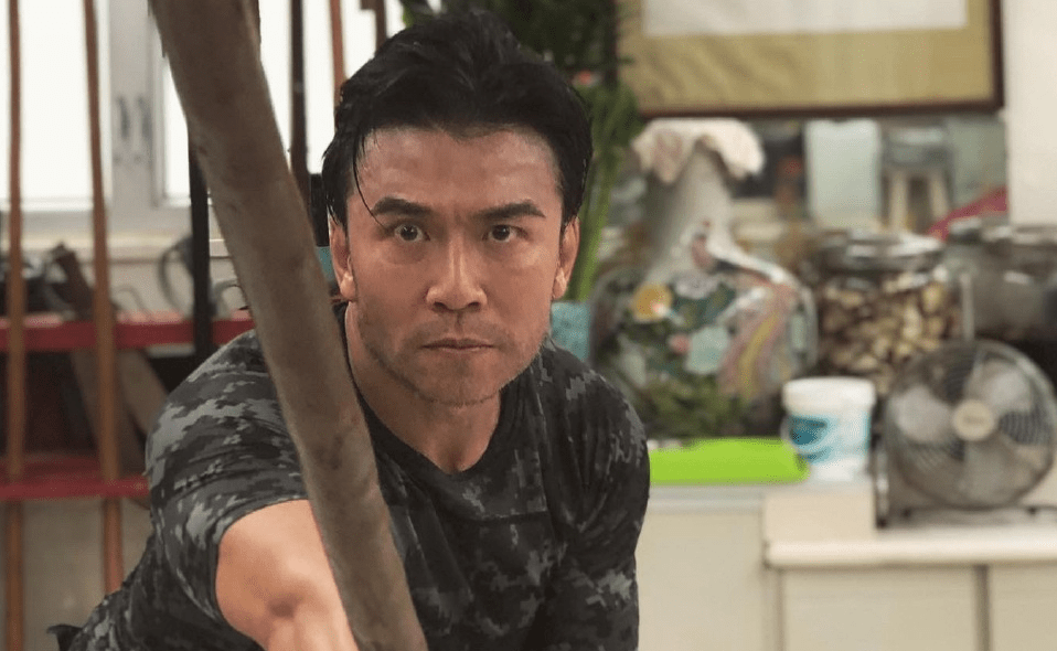 唐文龙|51岁唐文龙定居北京，一身“腱子肉”十分壮硕，丝毫不输20岁小伙