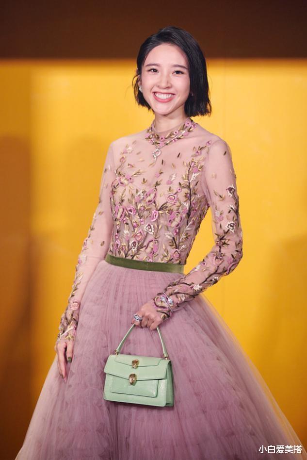 王艳|唐艺昕真是“小甜昕”，穿粉色礼服好可爱，又是羡慕张若昀的一天