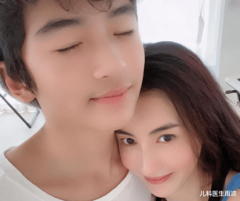 张柏芝|张柏芝与大儿子游泳照曝光，惹网友吐槽，“儿大避母”该怎么避？