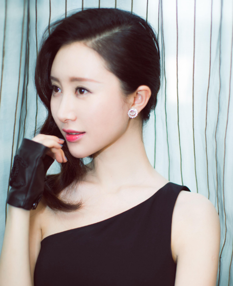 舒畅|还记得被整容害了的舒畅吗？今取出假体仿妆司藤，颜值不输景甜