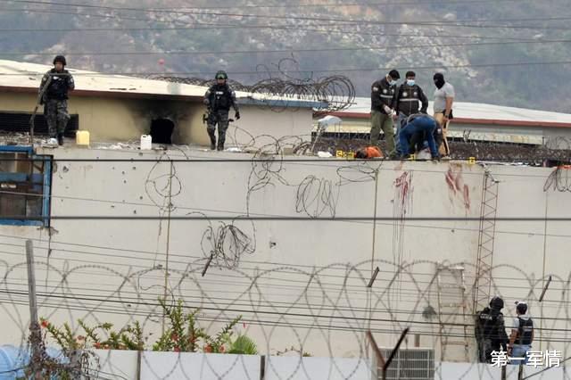 南美监狱成炼狱，黑帮暴动杀死68人，拿大锤鞭尸，尸体堆起来烧