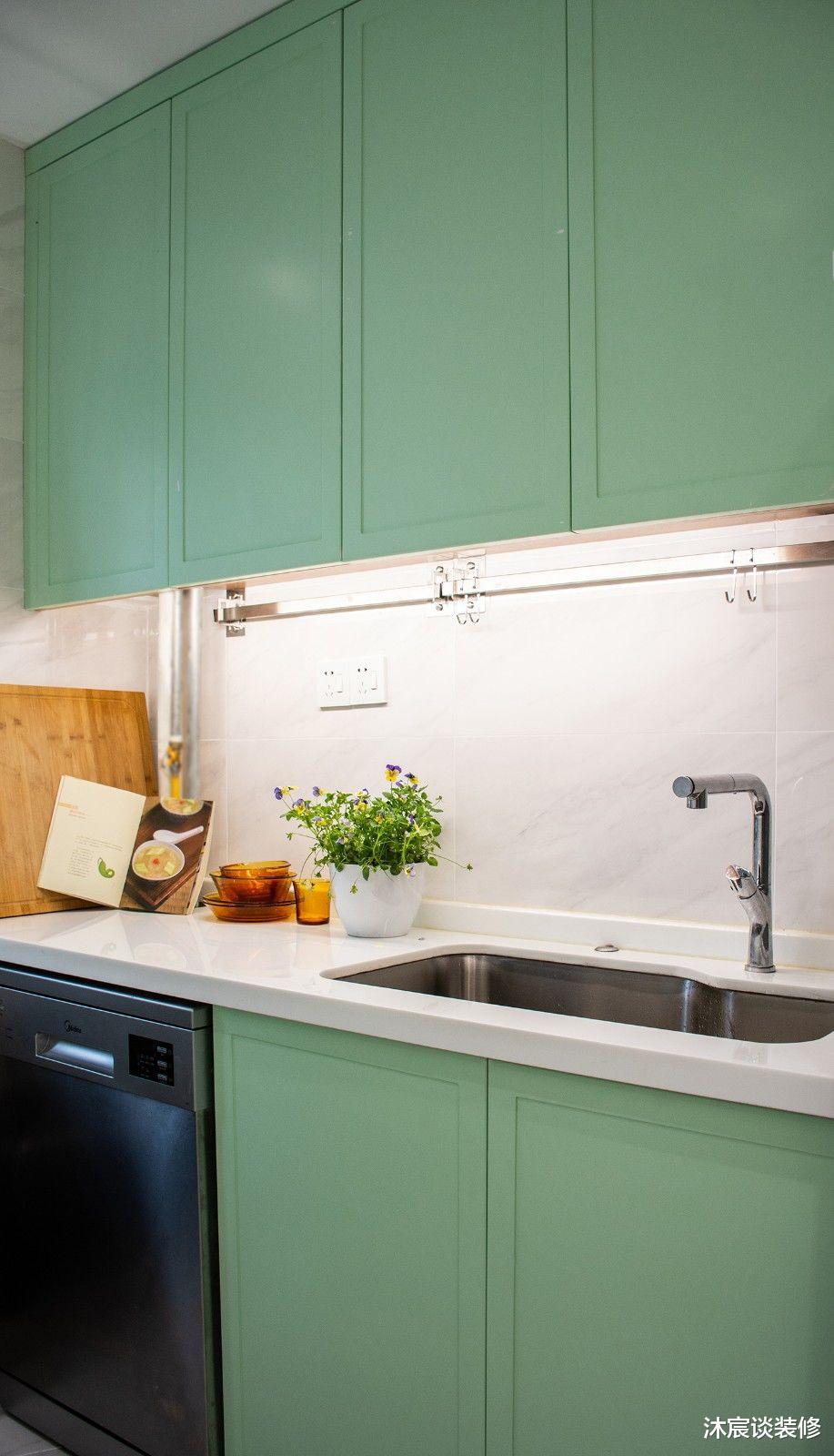 沐宸谈装修|她家的客厅不一样，用卡座取代沙发，好看又实用，真是小户型救星