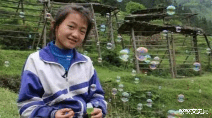 梁小友|《变形计》里的“神仙妹妹”：高中辍学后当网红，浓妆艳抹引质疑