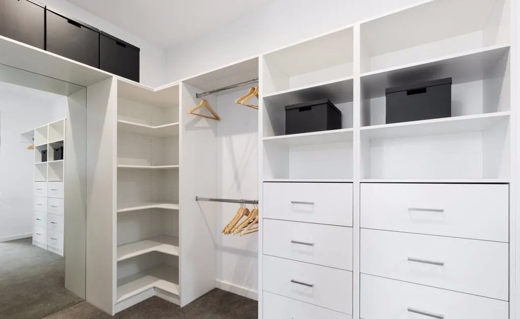 从板材选择到后期保养,10年木工师傅告诉你衣柜到底怎么选?