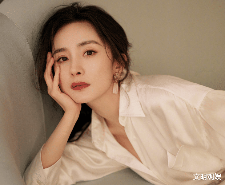 吴京|杨幂参加直播带货，却被不小心关掉美颜，真实状态过分引人注目