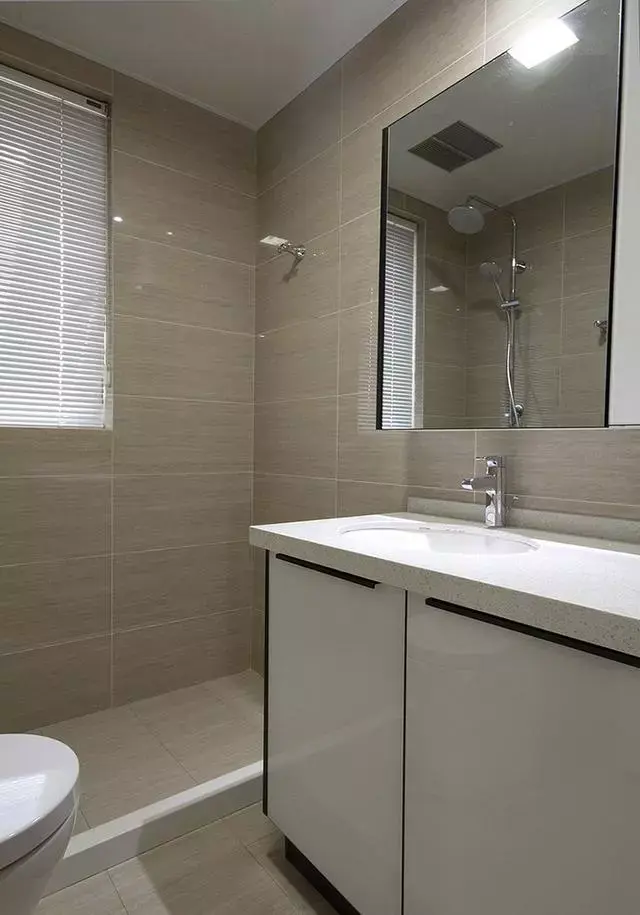 头一次见卧室衣柜这样装,美观时尚又实用,邻居们都问我在哪定制的