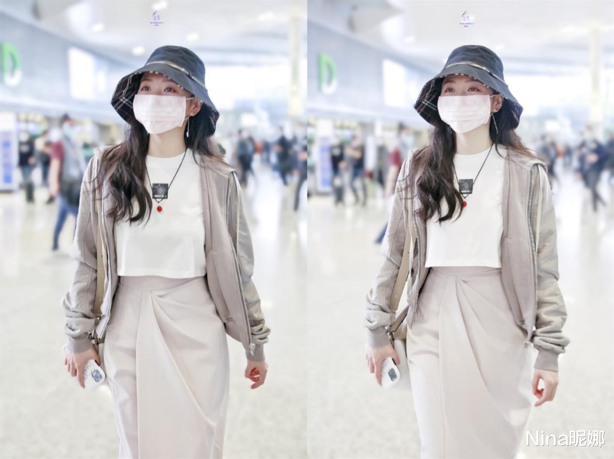 张靓颖|张靓颖减肥太成功，露脐装配半身裙穿出“马蜂腰”，花瓶身材吸睛