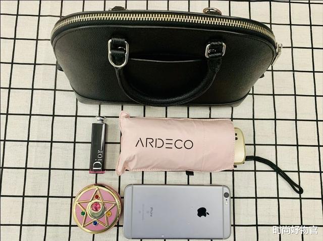 时尚好物官|薇娅\"懒人伞\"一夜爆红,39度出门不怕晒,网友:防晒霜都省了