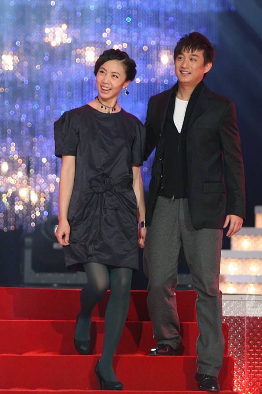 刘美华时尚 黄磊真的很有福气，老婆的生图太美了，穿的裙子也十分亮眼