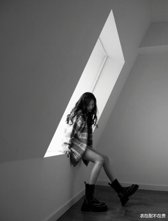 衣在配不在贵|杨幂私服挺舍得破费，穿的针织衫1万5一条，但百元短裤却很接地气