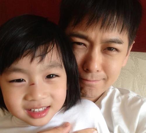 小小志|林志颖怎么不晒娃了？看完Kimi近照明白了，男大十八变也不为过