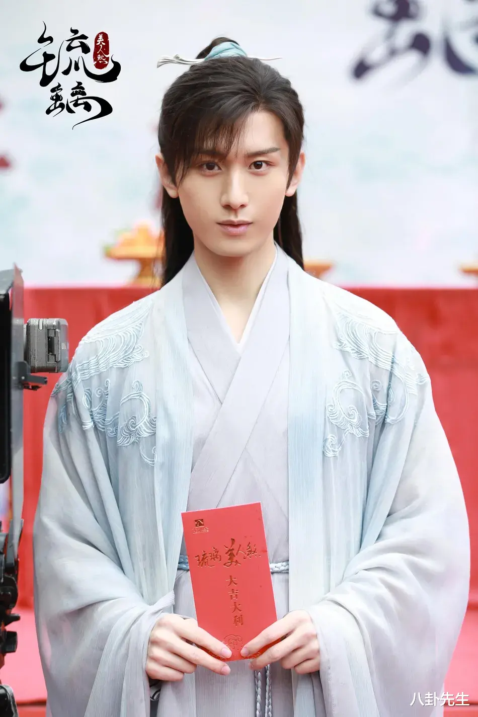 明星|一个表情演完整部剧?成毅演皇帝像没睡醒,宋茜演科学家面无表情