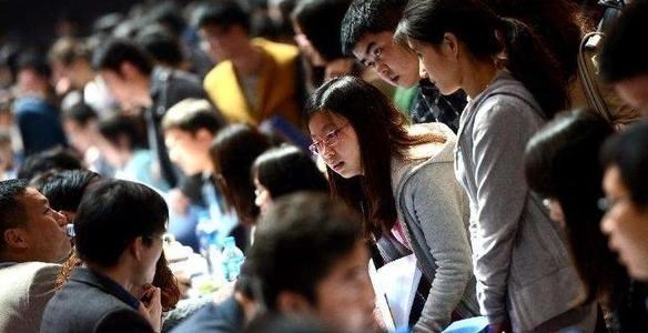 大学生|“不是不想家，而是没脸回家乡”，农村大学生吐露毕业后的无奈