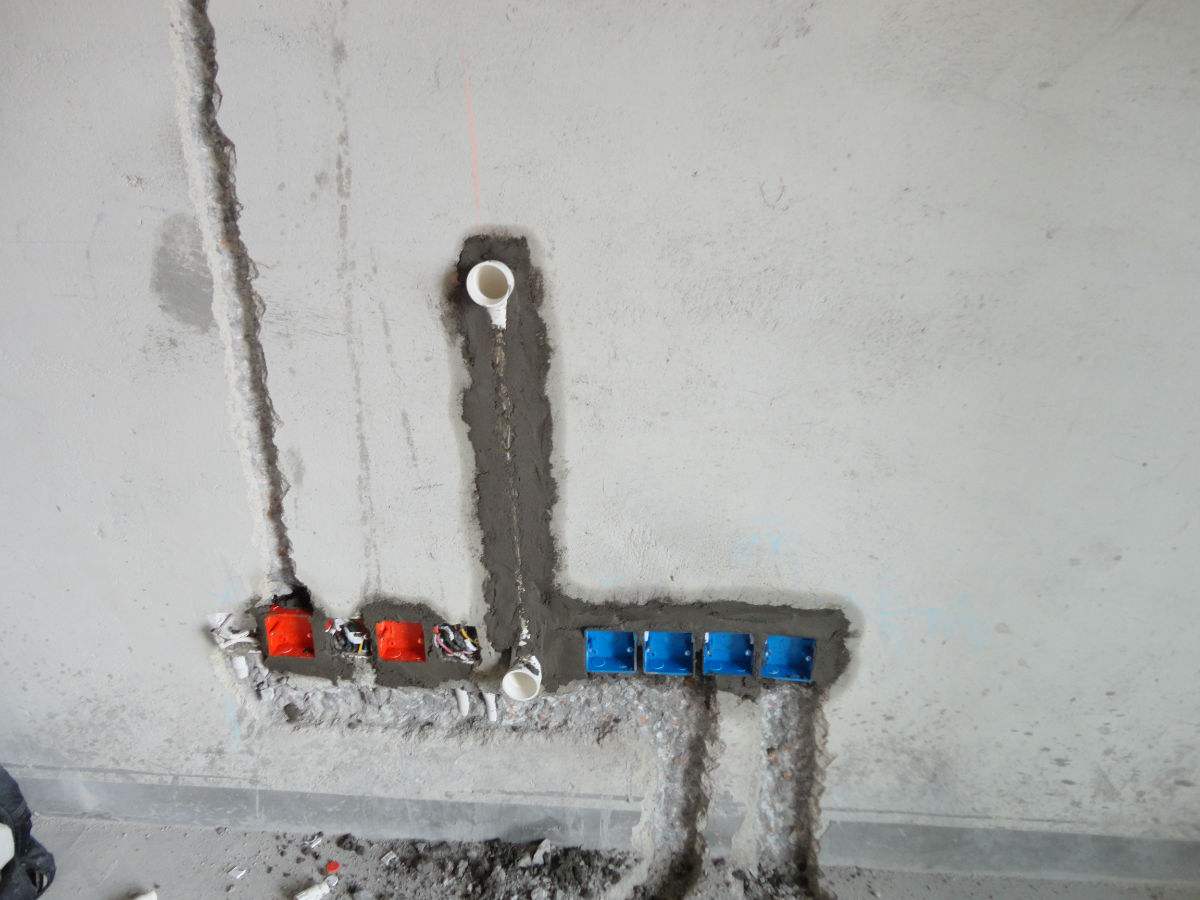 装修时安装的那些插座，就是这样一步一步逼死强迫症的