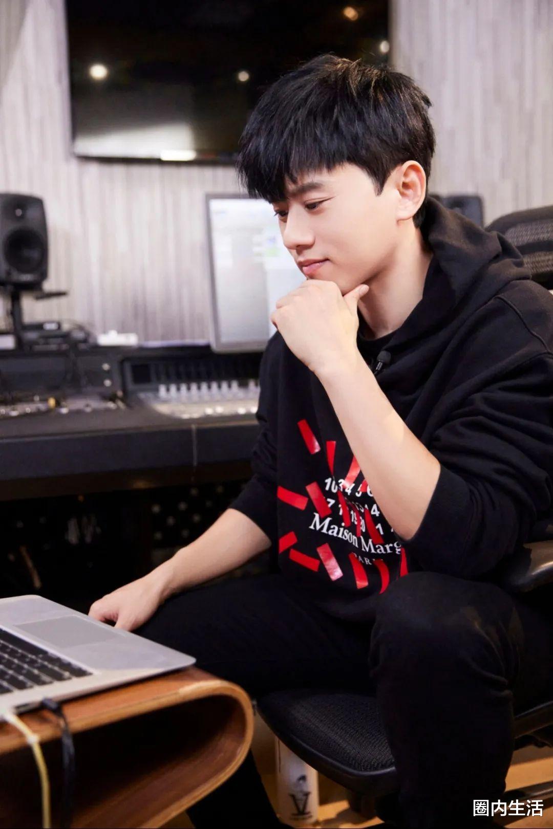 一见倾心|朱一龙和大多数人合不来，圈内但凡有什么聚会，他很少会被受邀出席