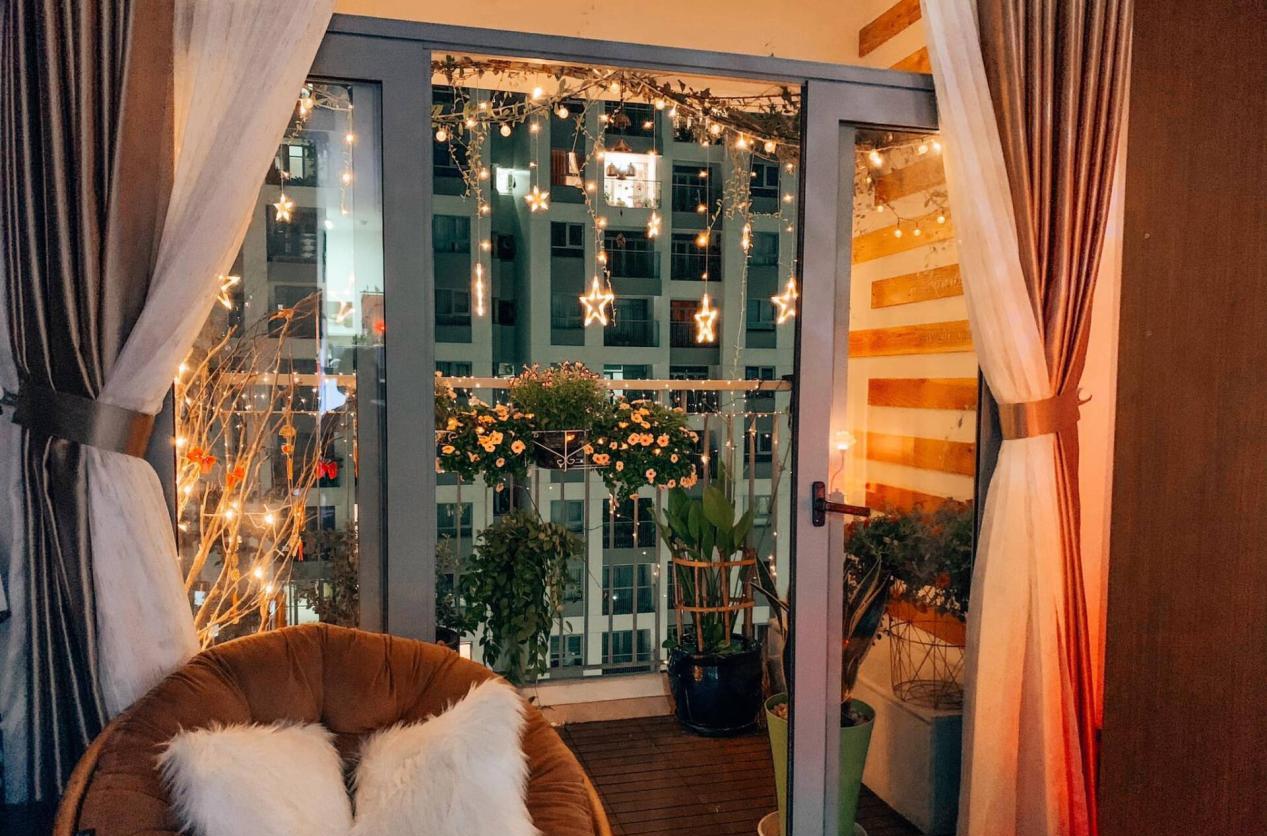 |女强人家里却是反差，复古优雅，小阳台浪漫到对面邻居都夸！