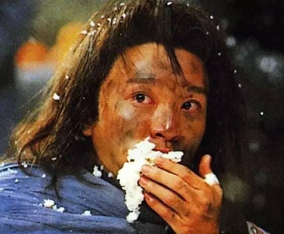 房姐地产观 杨超越乞丐装扮被狂吐槽！妆容精致似公主，网友：干净到出戏