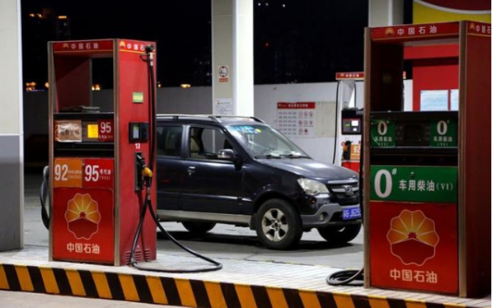 比特币 有“身份”的油价，92号汽油差5分9块！专家：油价下调可能性较大