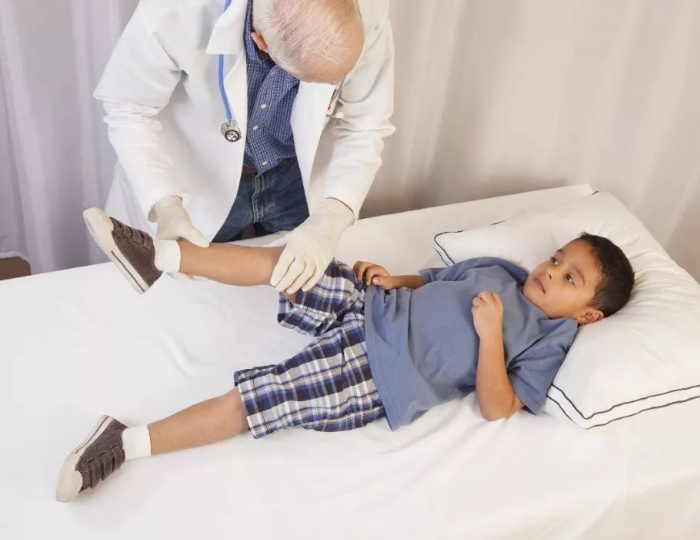 全能辣妈plus|“妈妈，我腿痛！”，家长的“无动于衷”，最终毁了孩子人生