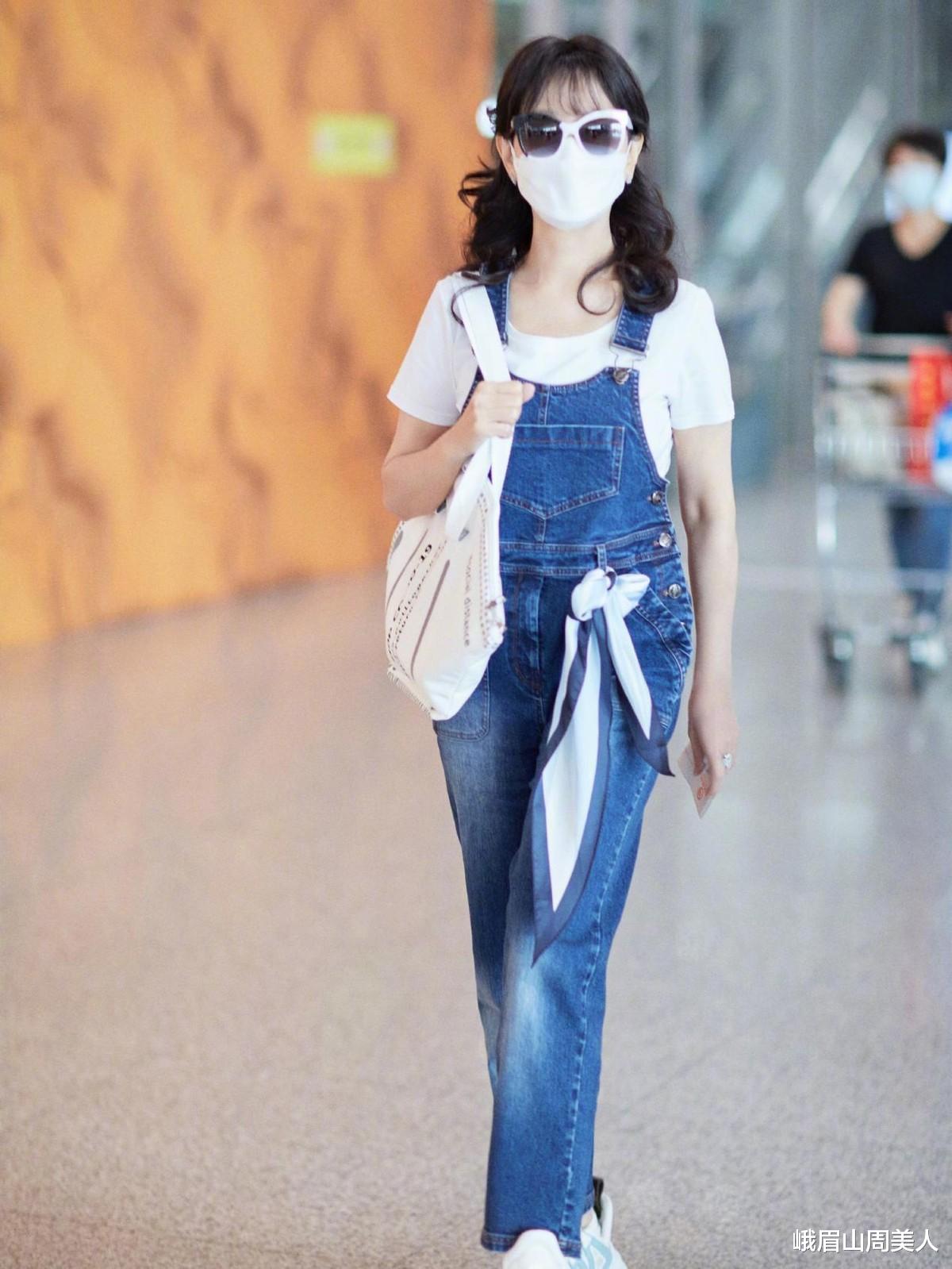 吊带裙 58岁陈冲这身材好得不真实，穿深V吊带裙拍大片，满满的高级感