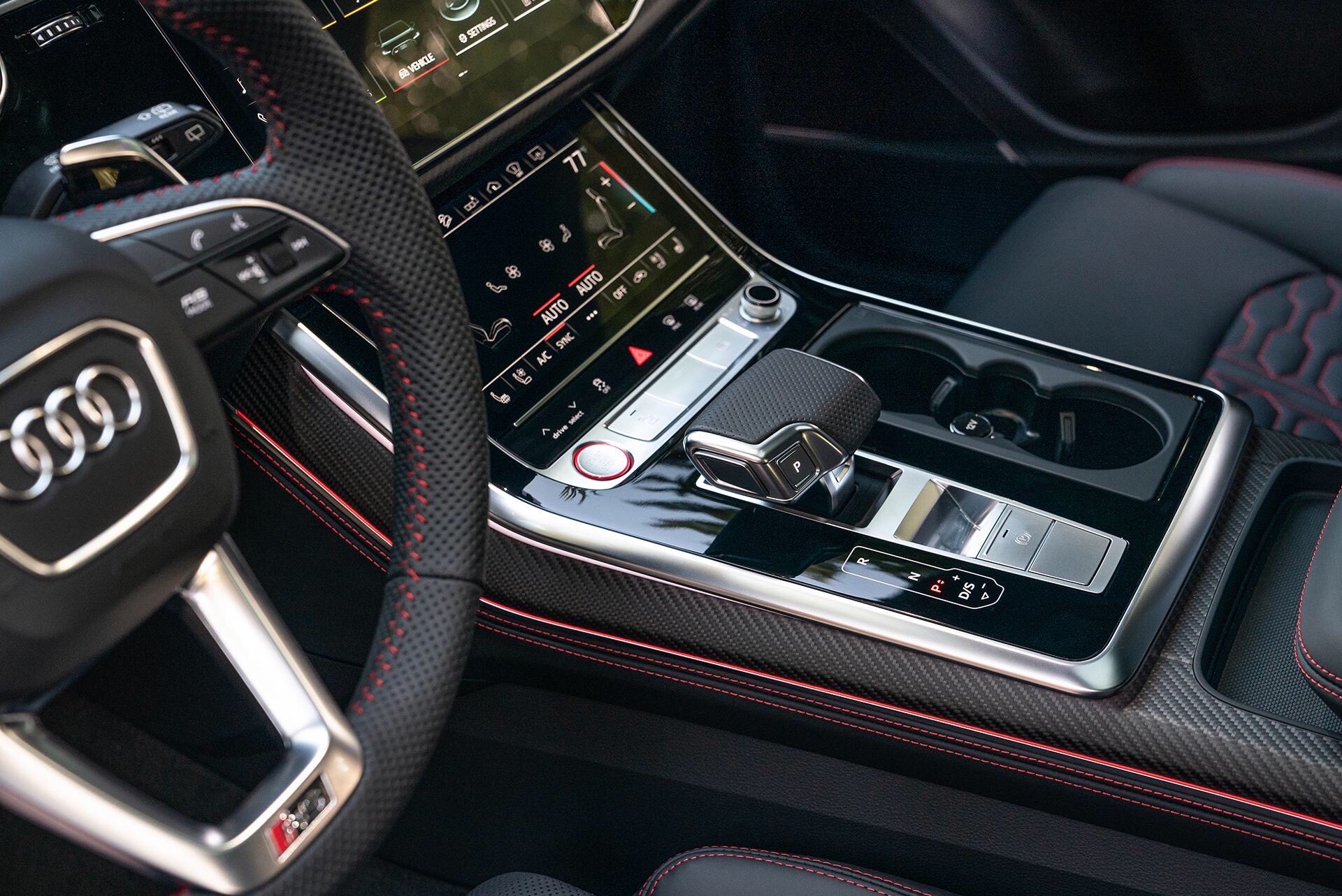 奥迪q8|明明是款性能车，却偏要把内饰做的这么豪华，有钱就为所欲为吗？