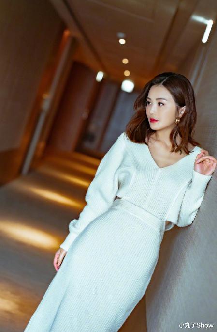 阿Sa|Twins阿Sa造型突破尺度,吊带秀撩人香肩,皮衣皮裤打扮一酷到底