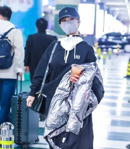 衬衫 杨紫黄色格子衬衫出镜,齐眉刘海太飒,粉丝惊叹不已!