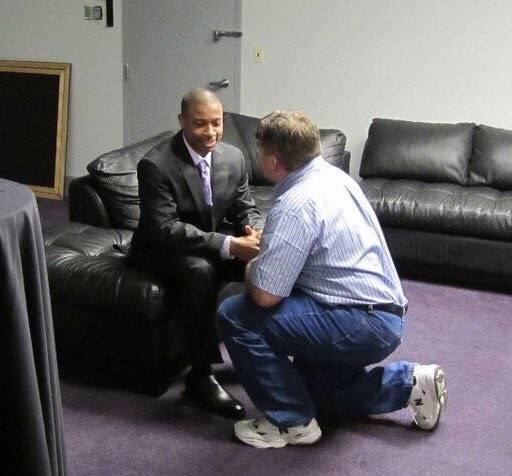 伊塞亞·托馬斯|看完小托馬斯NBA選秀時(shí)的體測(cè)數(shù)據(jù)和報(bào)告，校隊(duì)中鋒真能背打他嗎？