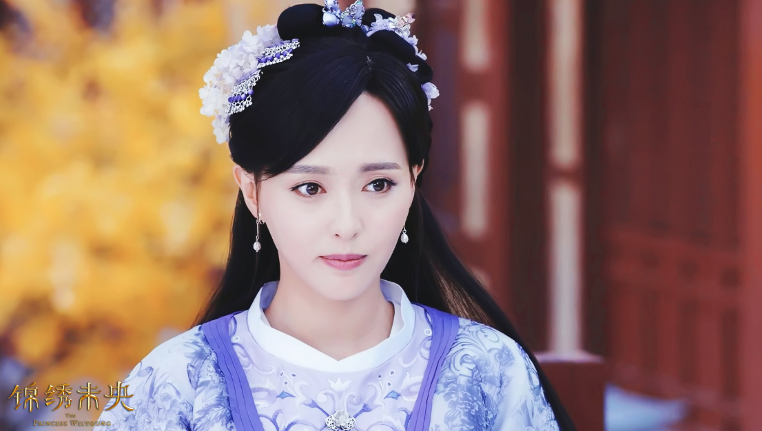 唐嫣|如何评价唐嫣的演技，唐嫣37岁了还在“傻白甜”，是不想转型吗？