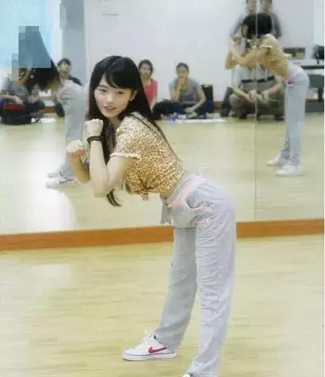 鞠婧祎|自称冷白皮的鞠婧祎翻车太快！央视照妖镜下，整容后遗症太明显