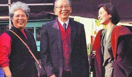 姐姐|分隔39年后，一家人终于团聚，林青霞为姐姐买房、买车？