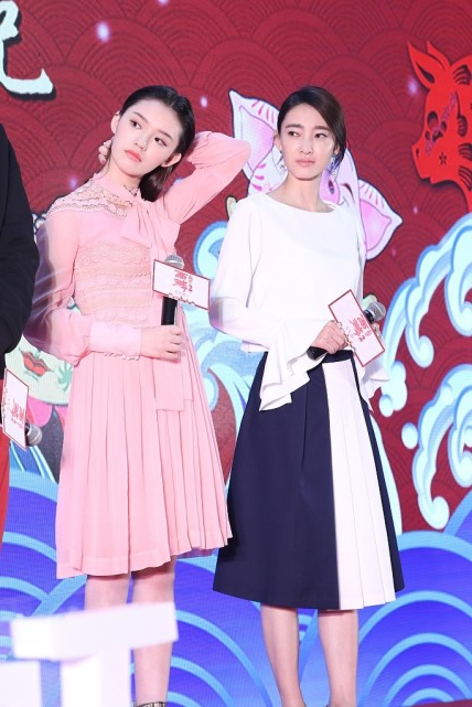 白小白的衣橱|王丽坤和小11岁林允同框，穿得这么素颜，却一点都没输气质