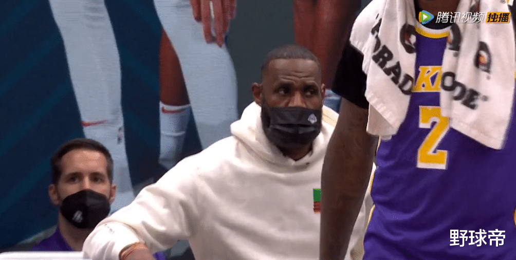 安东尼·戴维斯|湖人19分输球,谁注意到老詹的表情?头发泛白,眼神呆滞!这是真老了