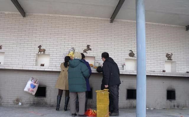 求职|火葬场的工资过万，却很难留住年轻人，里面老员工说出里面猫腻