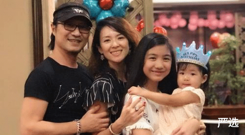 章子怡|章子怡为女儿醒醒组织聚会！穿着朴素接地气，素颜上镜也不忘画眉