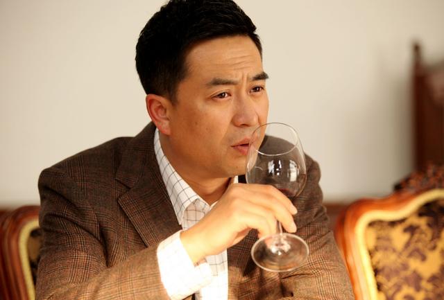 游史记|人到中年，这3件事越低调越好，别在朋友圈显摆